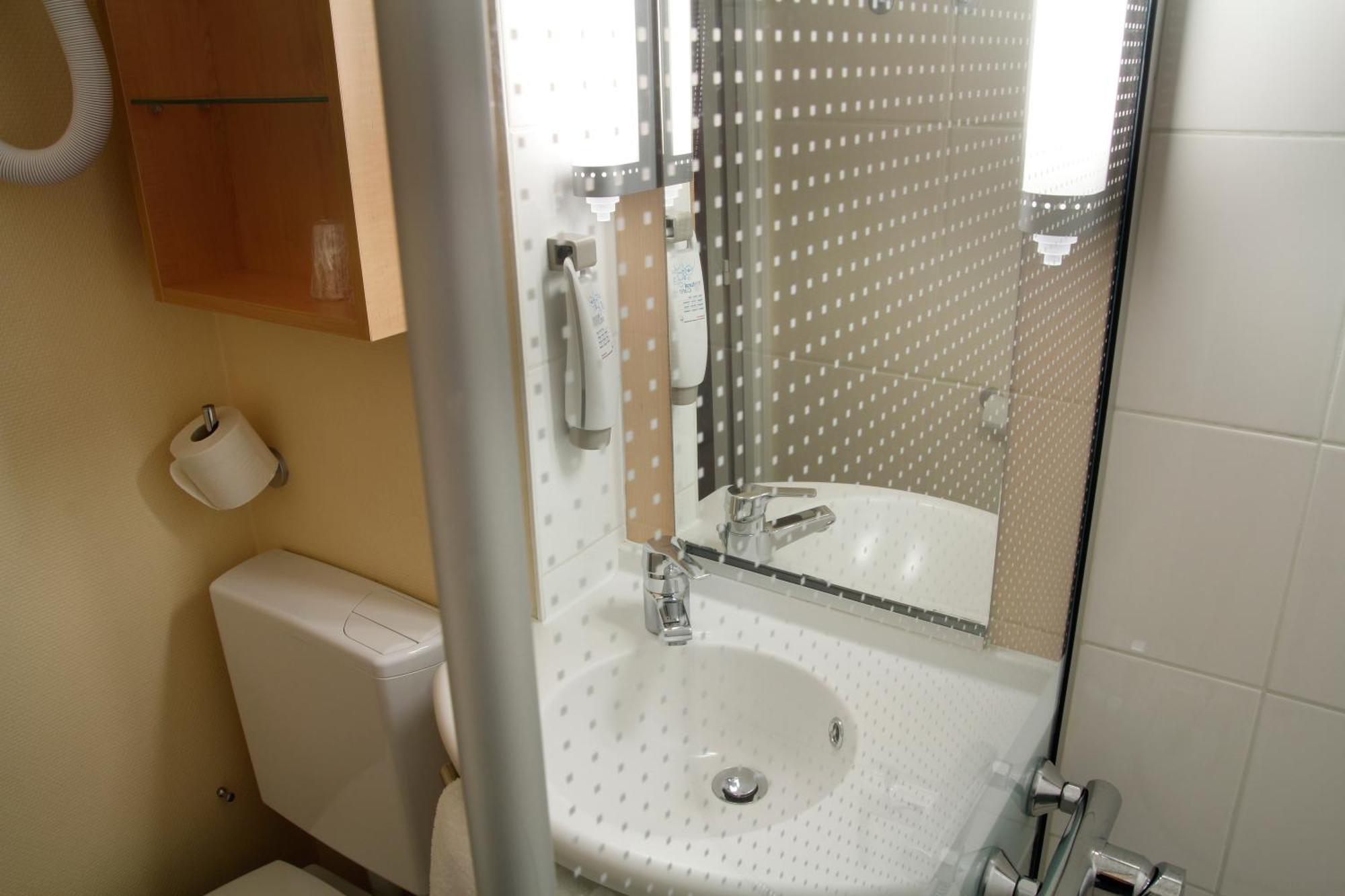 Ibis Montbeliard Hotell Rum bild